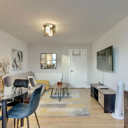Southsea Getaway Apartment With Pool Table And Hot Tub Portsmouth Exterior foto