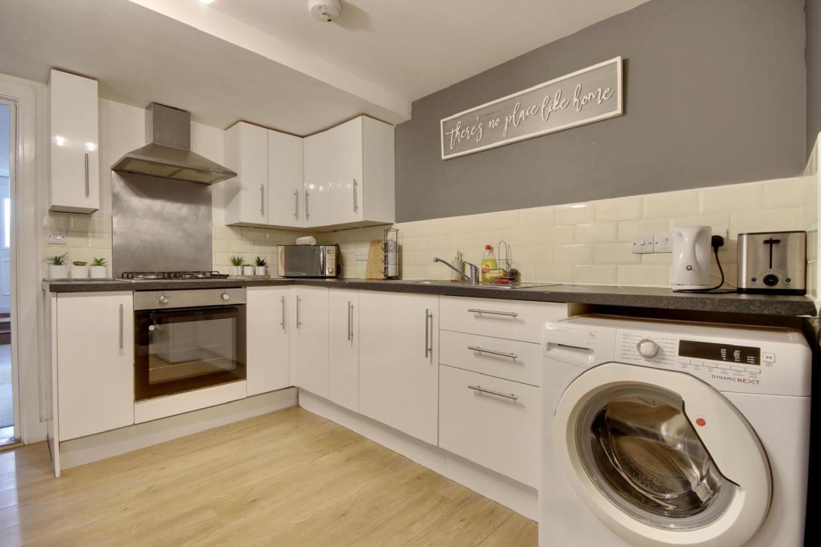 Southsea Getaway Apartment With Pool Table And Hot Tub Portsmouth Exterior foto