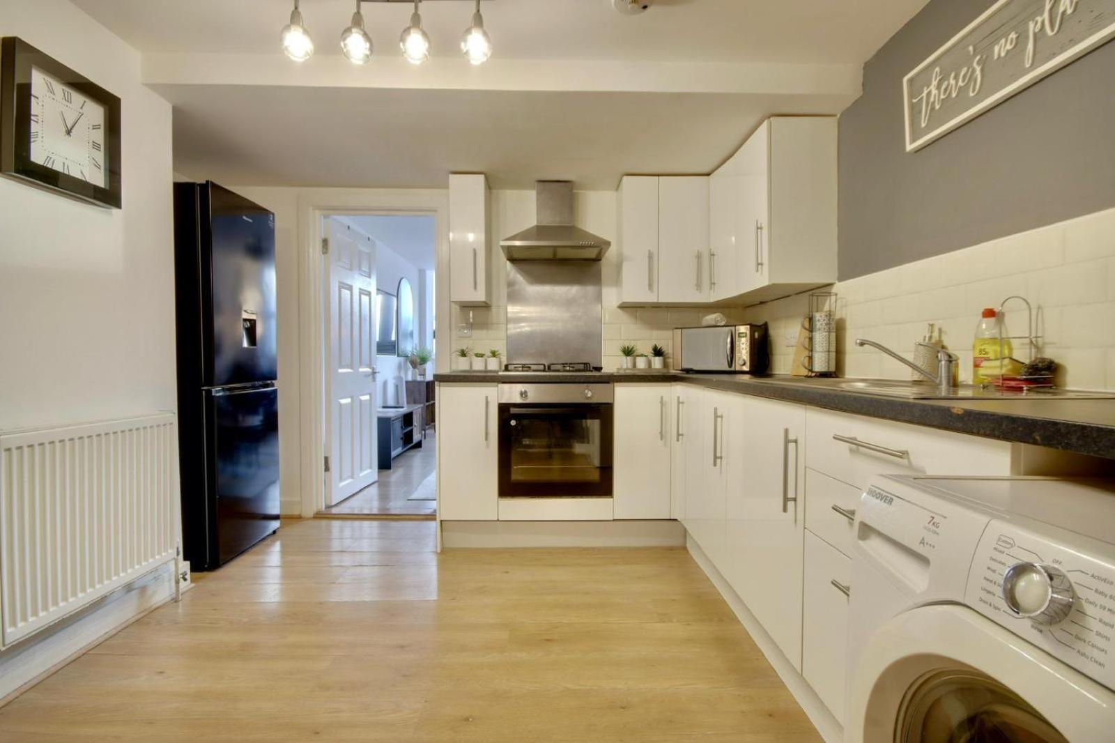 Southsea Getaway Apartment With Pool Table And Hot Tub Portsmouth Exterior foto
